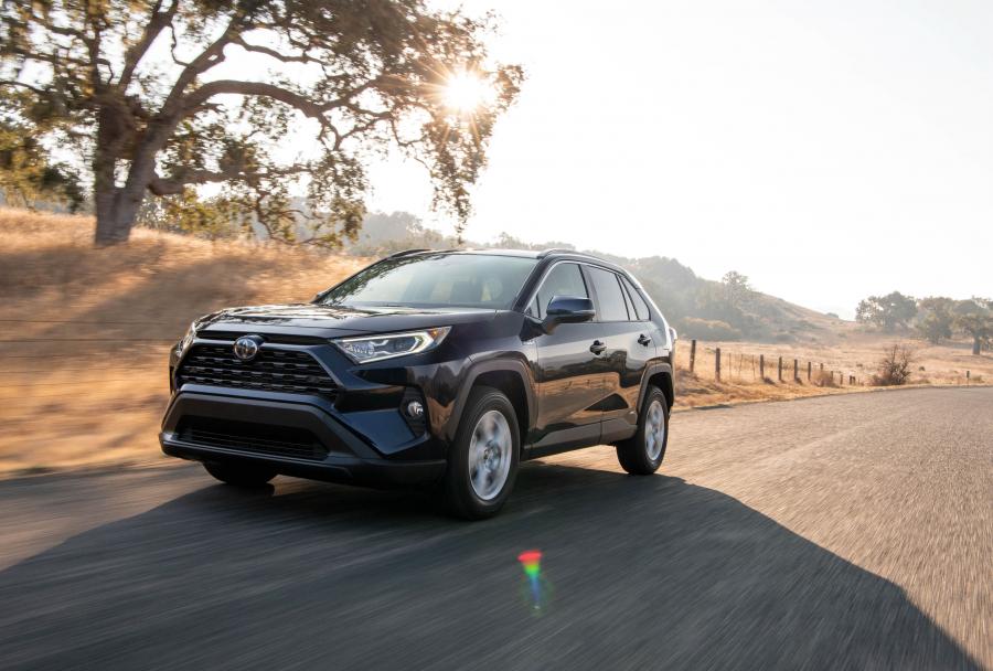  Toyota RAV4 XLE Hybrid 2018 года  (NA) (фото 1 из 26)